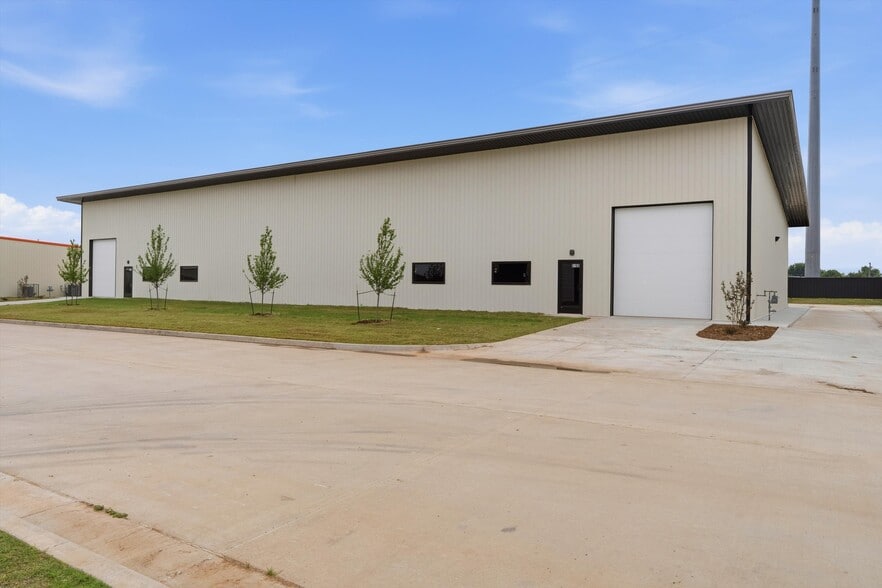 More Photos Of 616 124th St, Oklahoma City Service For Lease