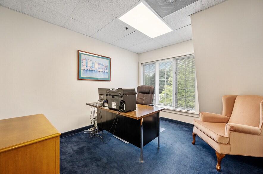 More Photos Of 176 East Main St, Westborough Medical For Sale