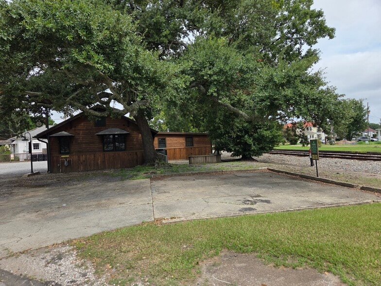 More Photos Of 815-817 Rosedale Dr, New Orleans Office For Sale