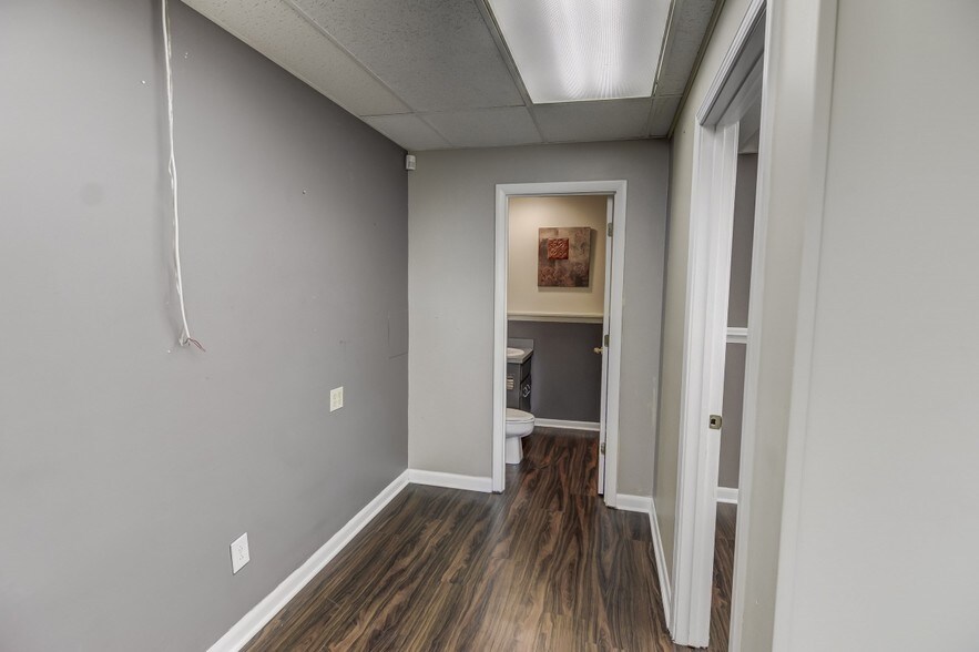 More Photos Of 3130 N Woodford St, Decatur General Retail For Sale