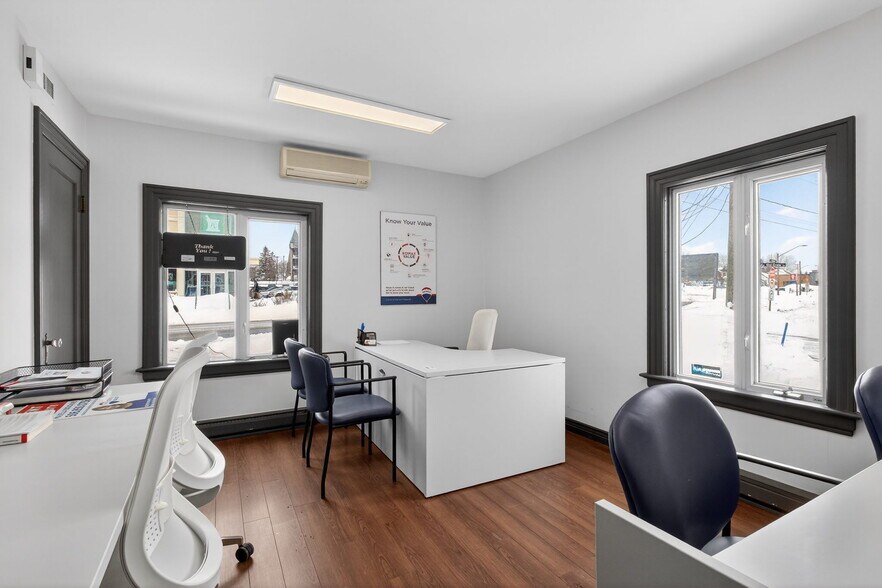 More Photos Of 120 Champlain Rue, Dieppe Office For Sale