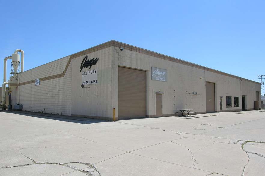 Primary Photo Of 35468 Groesbeck Hwy, Clinton Township Warehouse For Lease