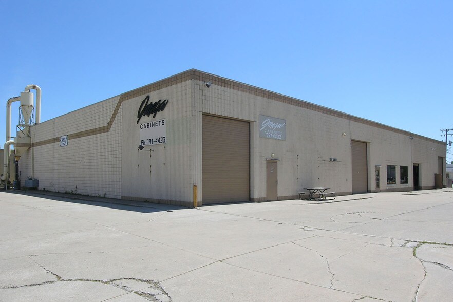 More Photos Of 35468 Groesbeck Hwy, Clinton Township Warehouse For Lease