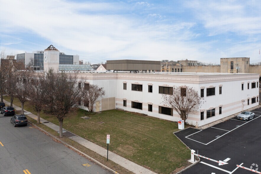 More Photos Of 1415 Kellum Pl, Garden City Office For Lease