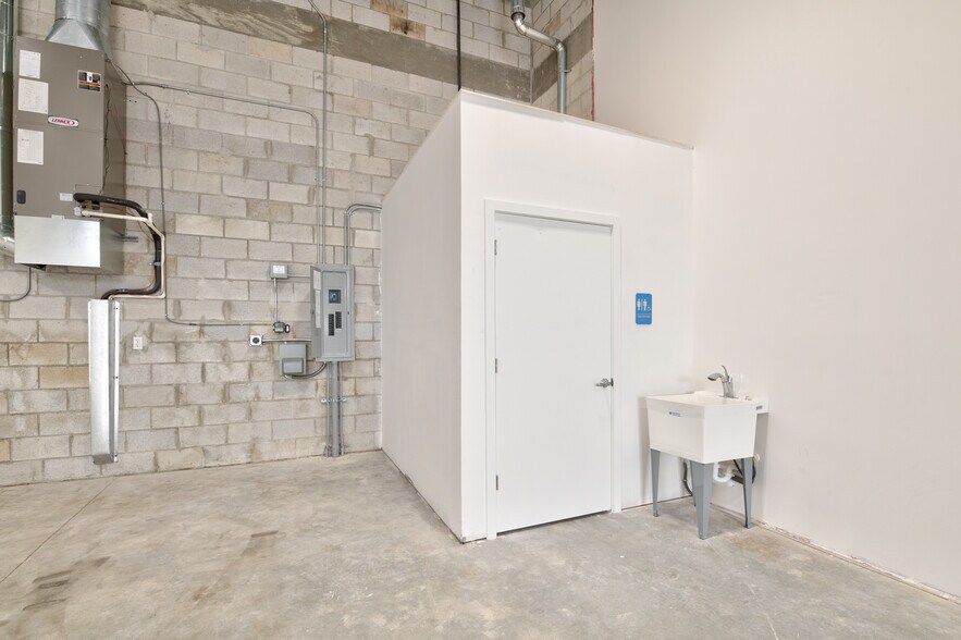 More Photos Of 0 SE Federal Hwy, Hobe Sound Warehouse For Sale