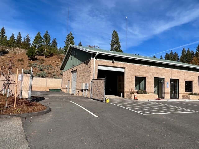 More Photos Of 12836 Greenhorn, Grass Valley Warehouse For Lease