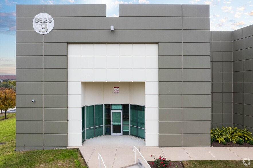 More Photos Of 9825 Spectrum Dr, Austin Light Distribution For Lease