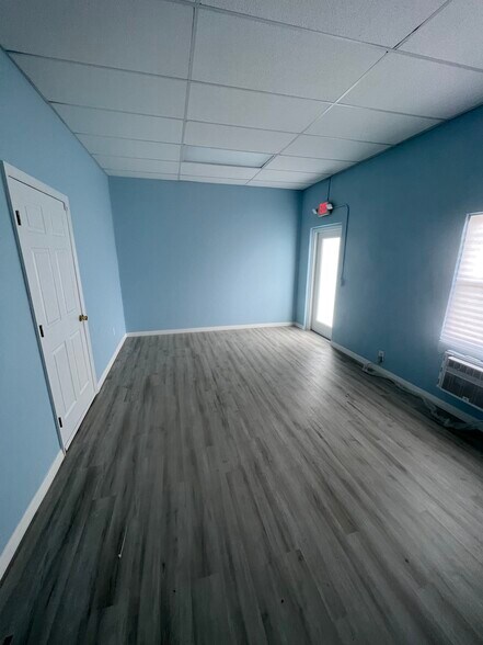 More Photos Of 5316 Lena Rd, Bradenton Light Distribution For Lease