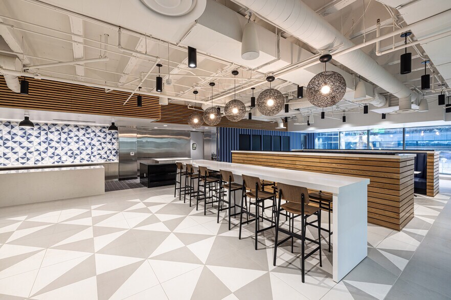 More Photos Of 1501-1507 Lyndon B Johnson Fwy, Dallas Unknown For Lease