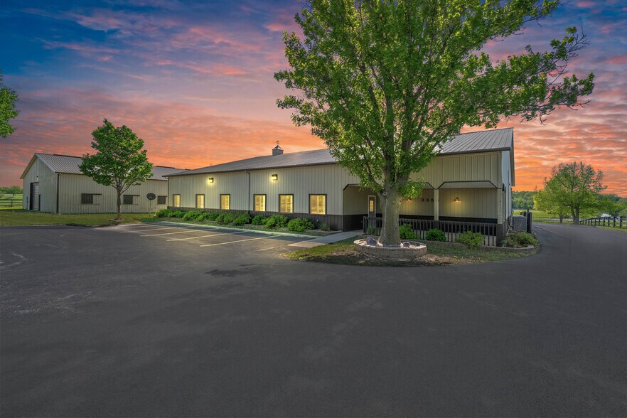 More Photos Of 7820 SE Vandalia Dr, Runnells Veterinarian Kennel For Sale