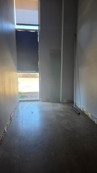 More Photos Of 1713 Park Pl, College Station General Retail For Lease