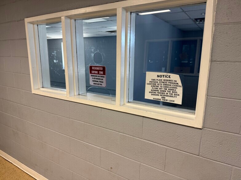 More Photos Of 900-920 W Fairfield Rd, High Point Warehouse For Lease