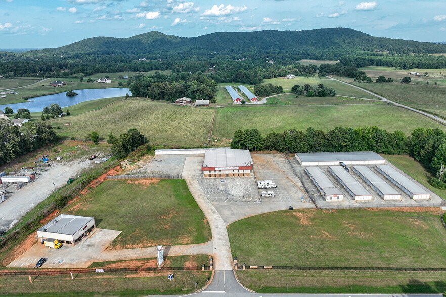 More Photos Of 6724 Cleveland Hwy, Clermont Warehouse For Lease