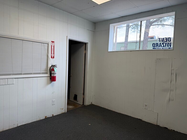 More Photos Of 3938 Runway Rd, Memphis Warehouse For Lease