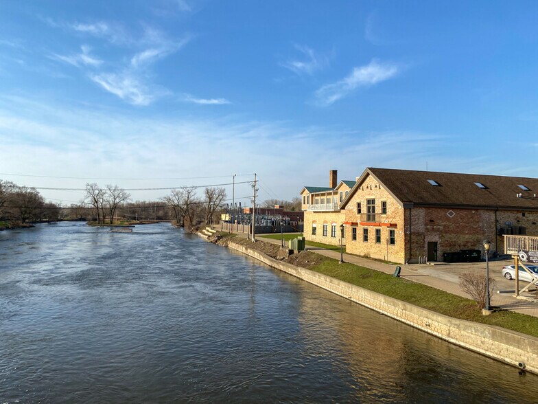 More Photos Of 10 S Shumway Ave, Batavia Office For Lease