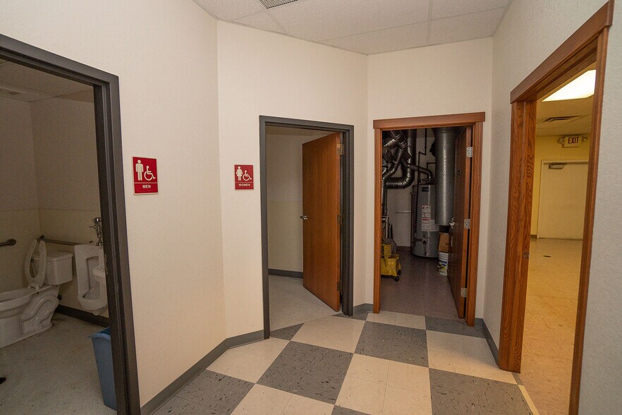 More Photos Of 520 S Ramsey Dr, Valley Center Freestanding For Sale