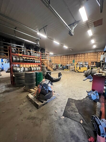 More Photos Of 55 Hall Rd, Londonderry Auto Repair For Sale