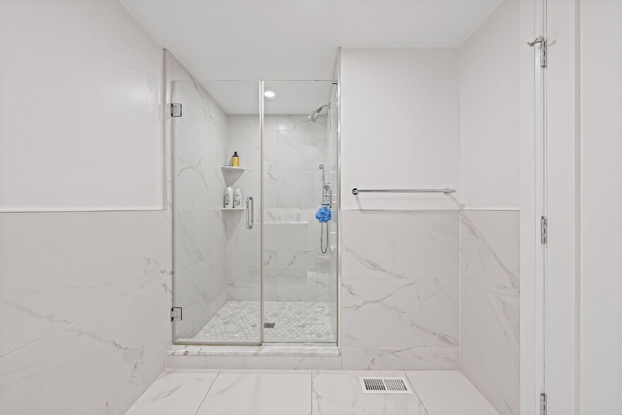 More Photos Of 88 Windsor Ave, Mineola Warehouse For Sale