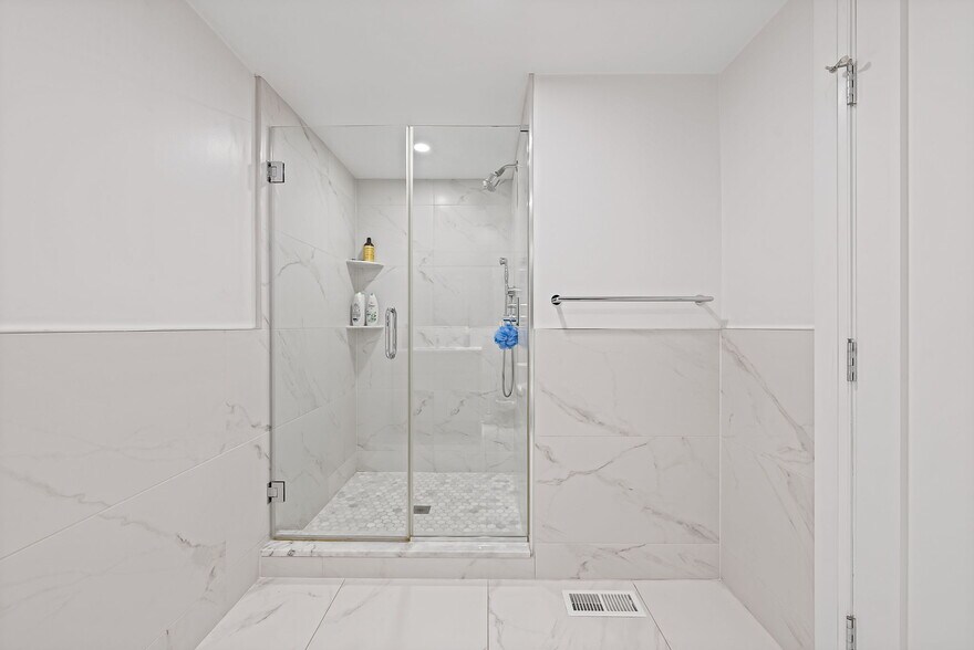 More Photos Of 88 Windsor Ave, Mineola Warehouse For Sale