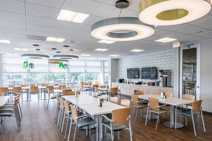 More Photos Of 455 E Medical Center Blvd, Webster Medical For Lease