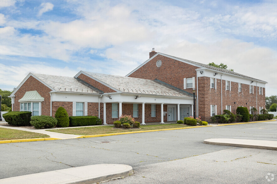 Primary Photo Of 195 Merritts Rd, Farmingdale Office For Sale