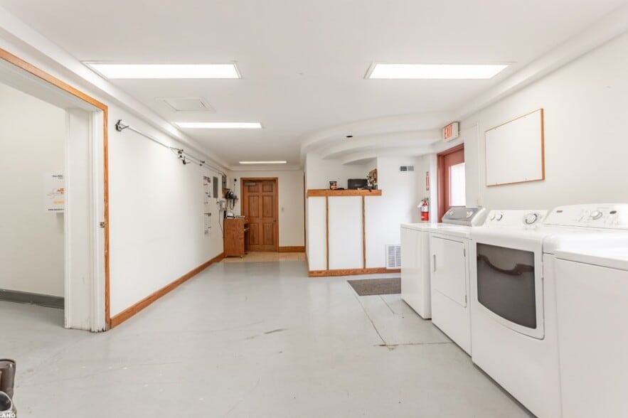 More Photos Of 219 & 303 W Chase st, Springfield Light Distribution For Lease