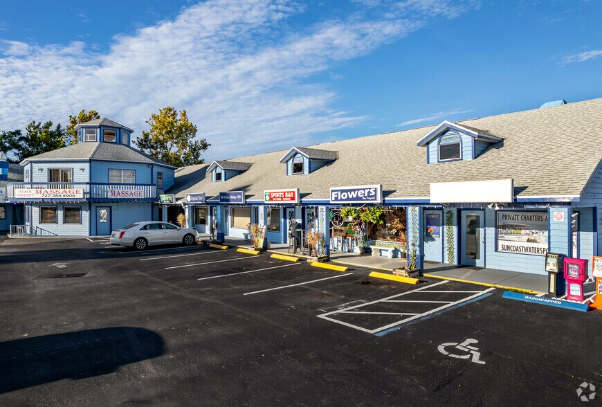 Primary Photo Of 9524 Blind Pass Rd, St Pete Beach General Retail For Lease