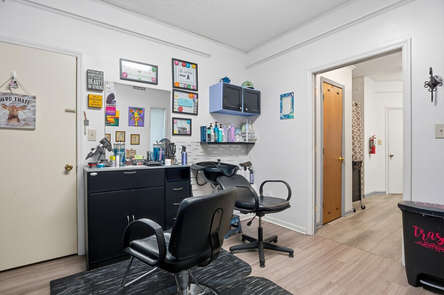 More Photos Of 411 Western Blvd, Jacksonville Office For Sale