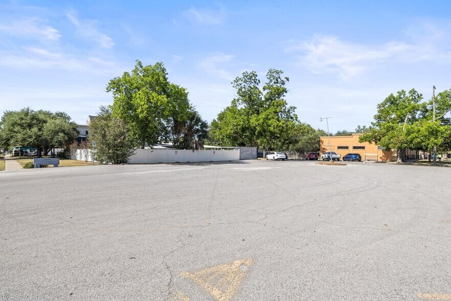 More Photos Of 503 Talbot St, Taylor Funeral Home For Sale