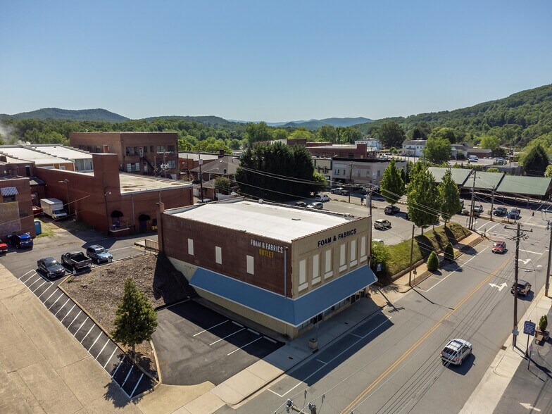 More Photos Of 34 N Logan St, Marion General Retail For Lease