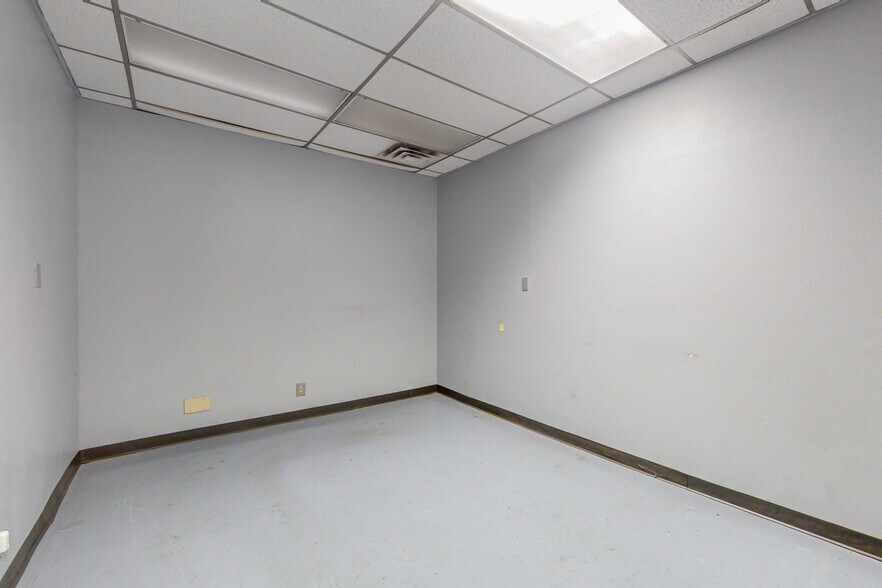 More Photos Of 1823 Commercial St NE, Albuquerque Warehouse For Sale