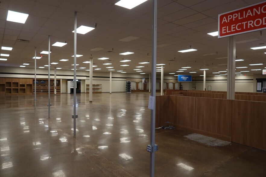 More Photos Of 4326 Dowlen Rd, Beaumont General Retail For Lease