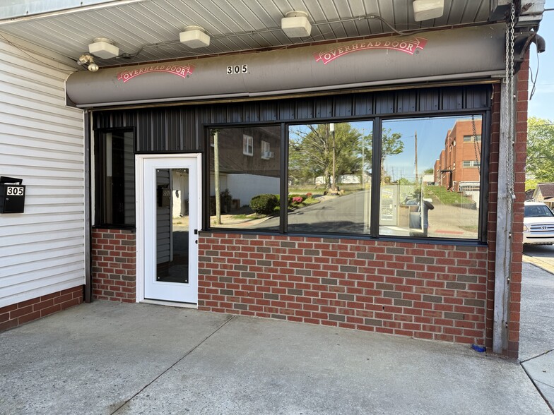 More Photos Of 305 Trollinger St, Burlington Flex For Sale