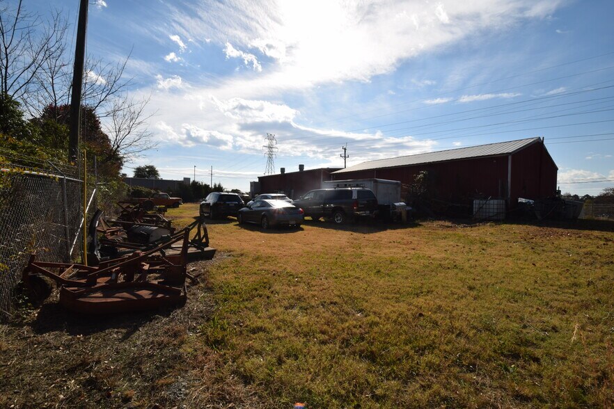 More Photos Of 10310 Rozzelles Ferry Rd, Charlotte Specialty For Sale