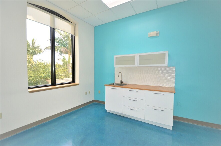 More Photos Of 33004 S Dixie Hwy, Florida City Office For Lease