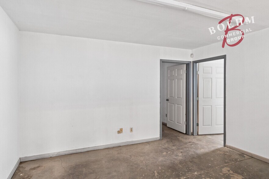 More Photos Of 995 Industrial Blvd, Del Rio Distribution For Lease