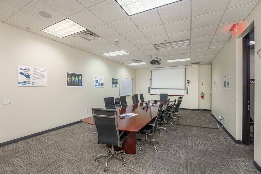 More Photos Of 10600 W Sam Houston Pky N, Houston Warehouse For Lease