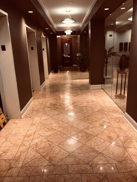 More Photos Of 17 N Wabash Ave, Chicago Office For Sale