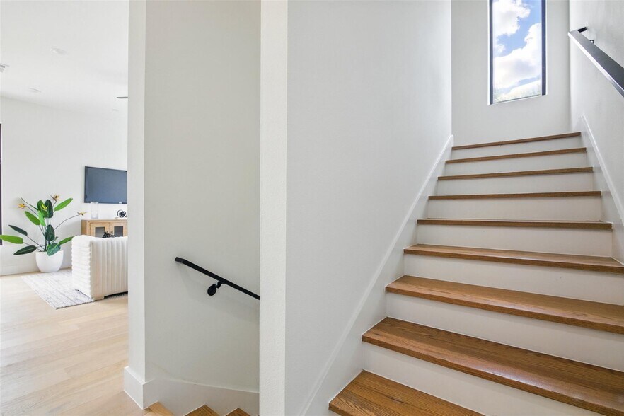 More Photos Of 426-430 E 8th St, Dallas Apartments For Sale