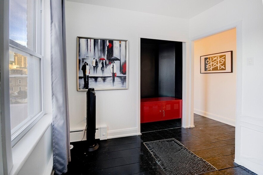 More Photos Of 138 Rue Wellington, Gatineau Storefront Retail Residential For Sale