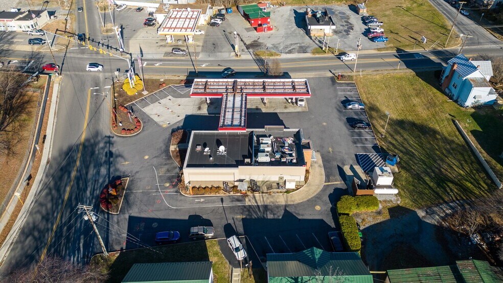 More Photos Of 601 4th St, Shenandoah Fast Food For Lease