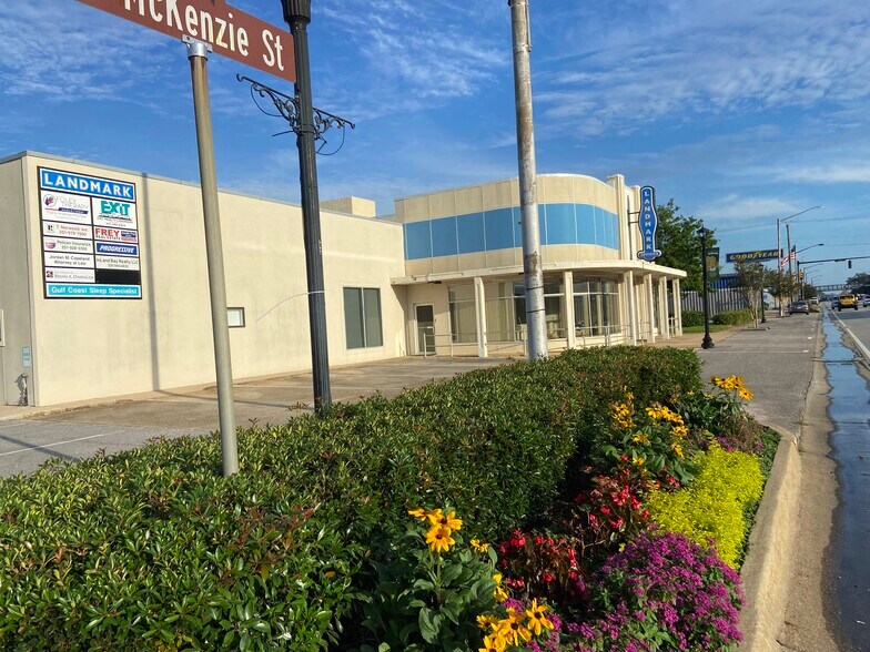 More Photos Of 316 S McKenzie St, Foley Office For Lease