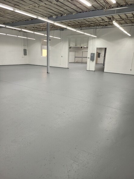 More Photos Of 7836 Oberlin Rd, Elyria Warehouse For Lease