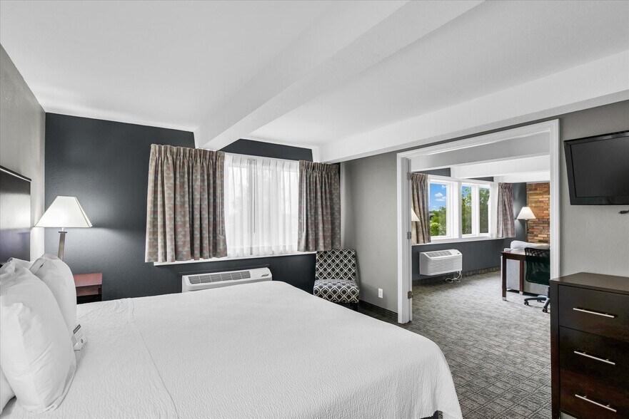 More Photos Of 1907 N Cunningham Ave, Urbana Hotel For Sale