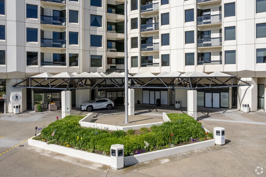 More Photos Of 6363 Christie Ave, Emeryville Apartments For Lease