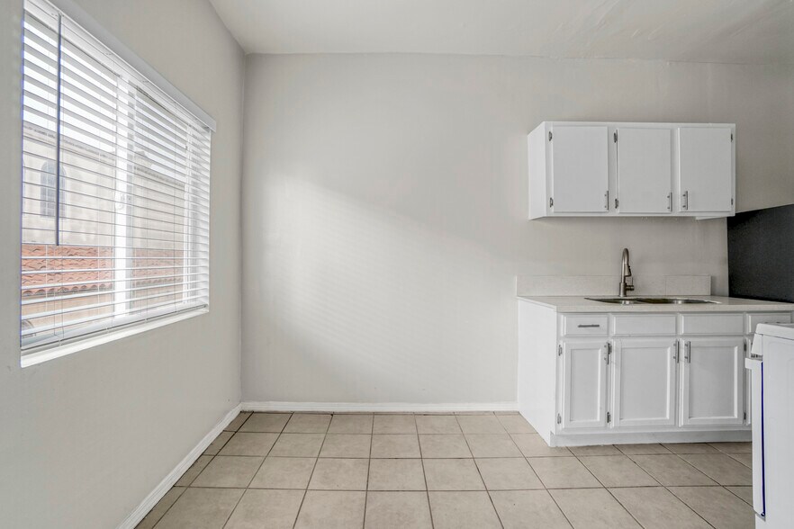 More Photos Of 5606 S Figueroa St, Los Angeles Apartments For Sale