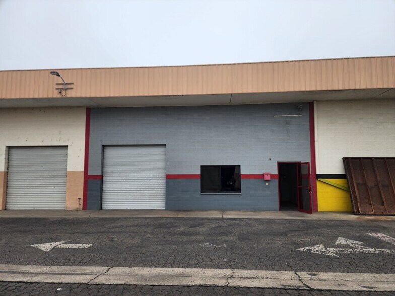 Primary Photo Of 1501 E Tulare Ave, Tulare Flex For Lease