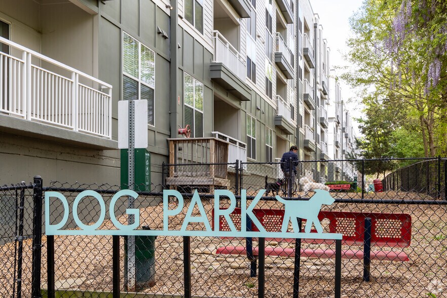 More Photos Of 900 E Six Forks Rd, Raleigh Apartments For Lease