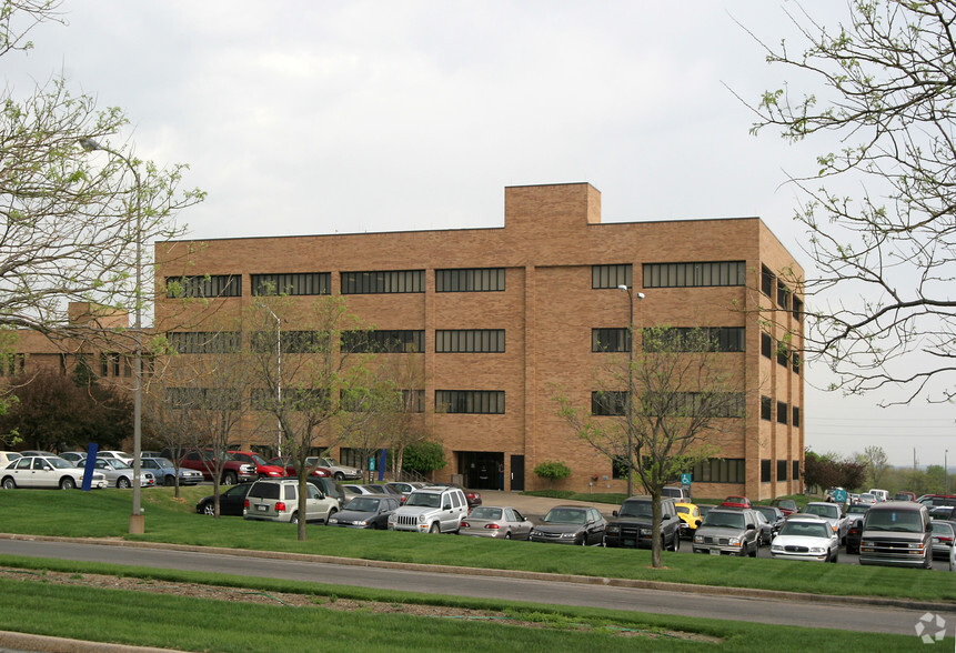 Primary Photo Of 8919 Parallel Pky, Kansas City Medical For Lease