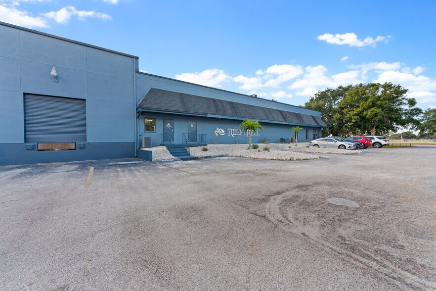 Primary Photo Of 7490 N 30th Ave, Saint Petersburg Showroom For Sale